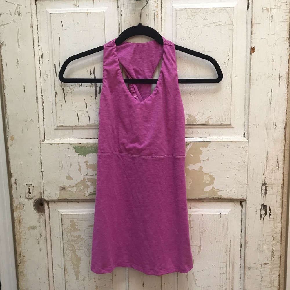 Kuhl yoga gym twist back tank